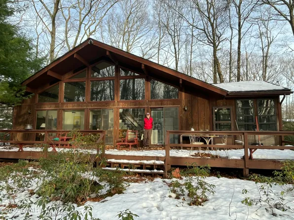 144 Goldrush Dr, Hawley, PA 18428