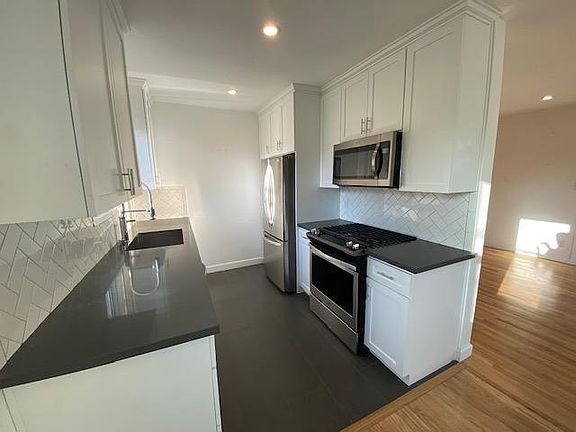 3rd image of 1143 N Formosa Ave APT 9