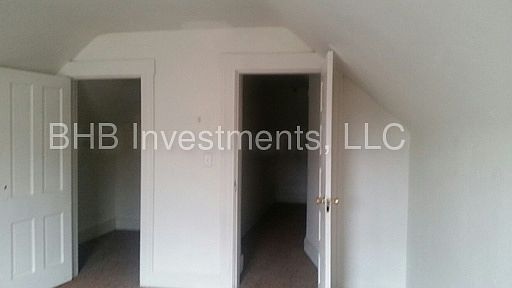5th image of 76 Schiller St