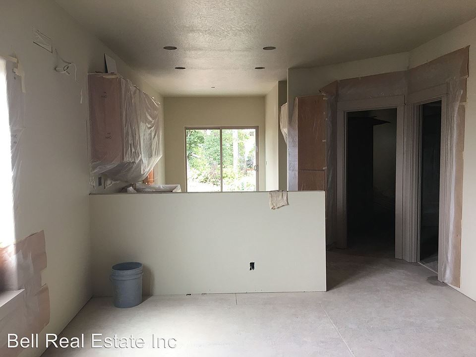 2nd image of 905 Howard Ave