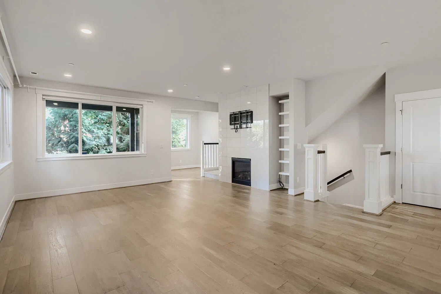 4 bed, 3.5 bath, 2190 sqft, $4,995 — Photo 2