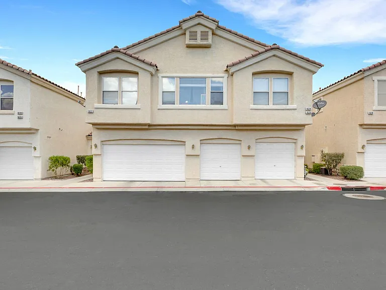1624 Clint Canyon Dr — Photo 1