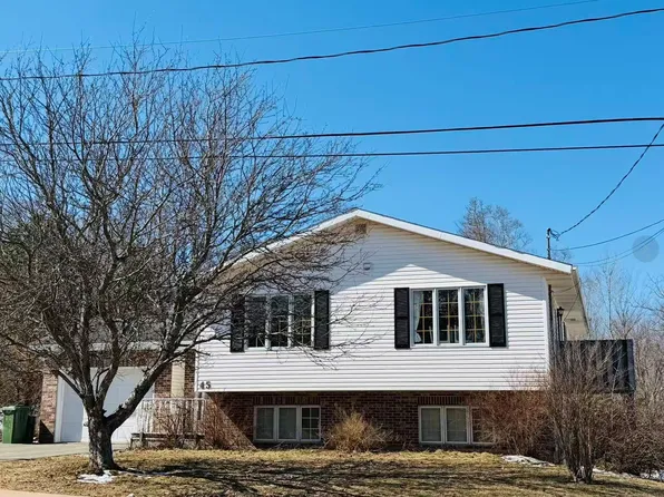 45 Atlantic Rd, Charlottetown, PE C1A 9P4