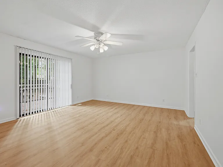 817 Wyldewood Rd — Photo 8