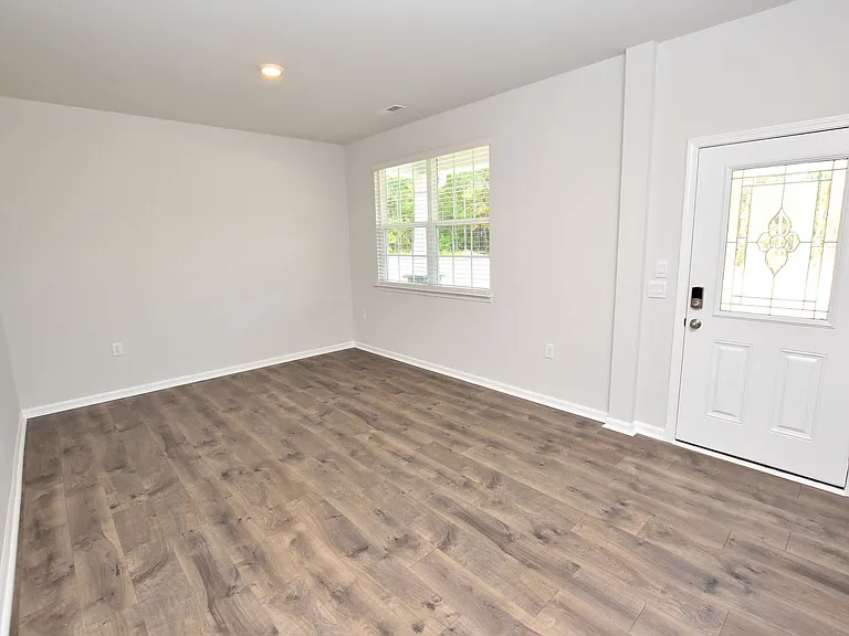 468 Rosemount — Photo 3