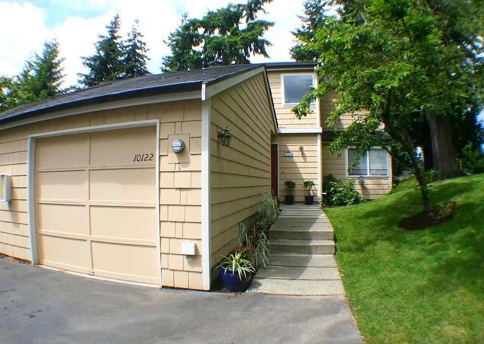 1st image of 10122 NE 115th Ln
