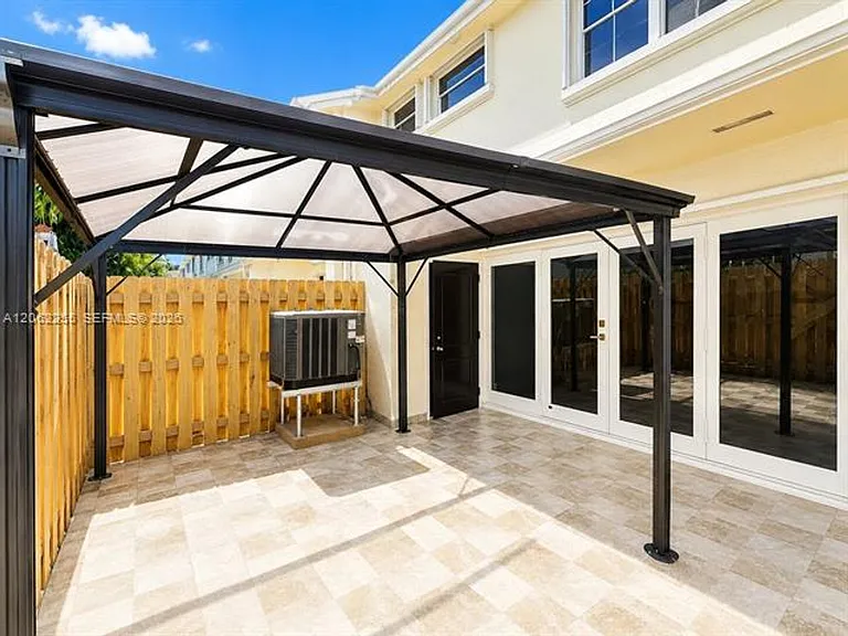 9879 SW 118th Pl #Townhouse 9879 — Photo 13