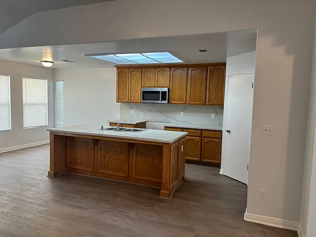 3 bed, 2203 sqft, $2,500 — Photo 4