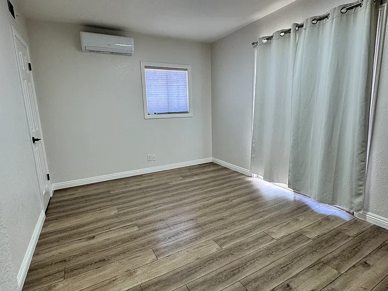 6752 Rostrata Ave — Photo 10