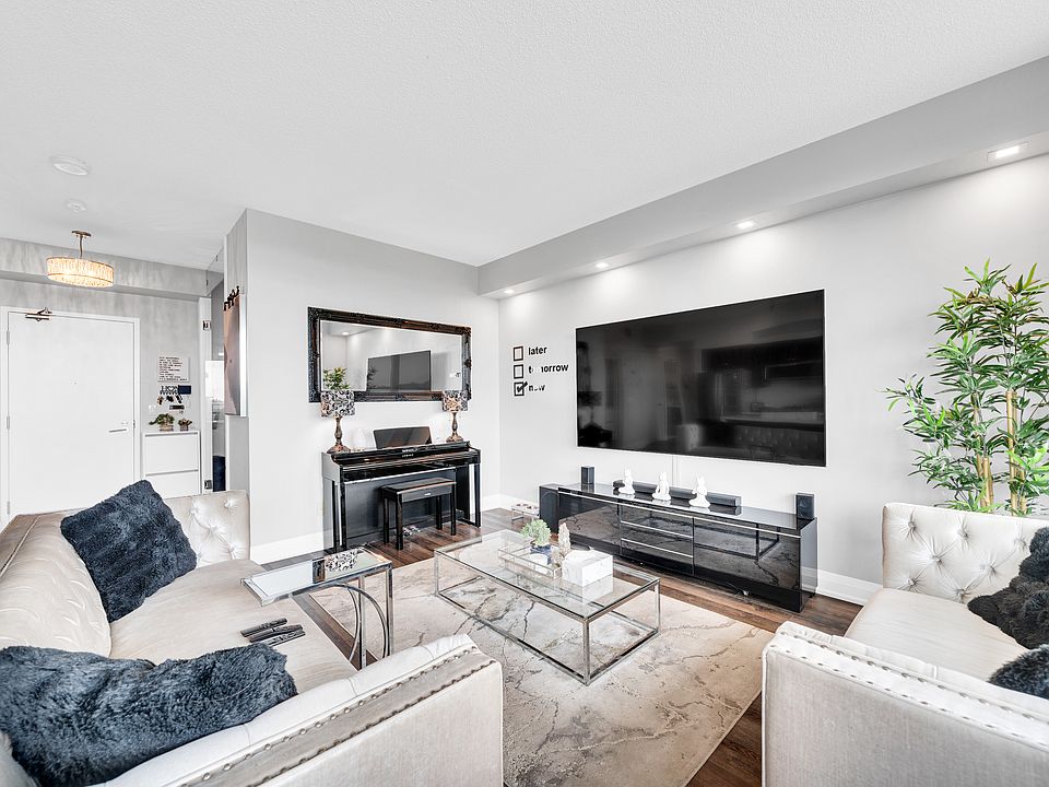 1st image of 215 Fort York Blvd #707