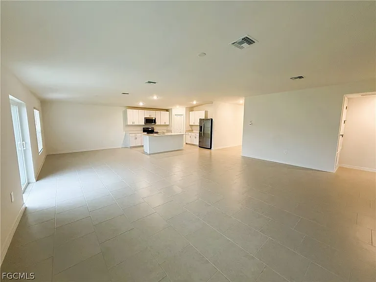 335 Parish Dr — Photo 7
