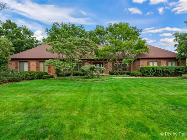 28W270 Flanders Ln, Winfield, IL 60190