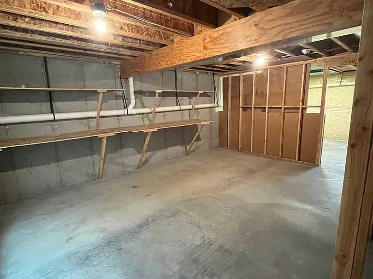 1760 S 750 E — Photo 16