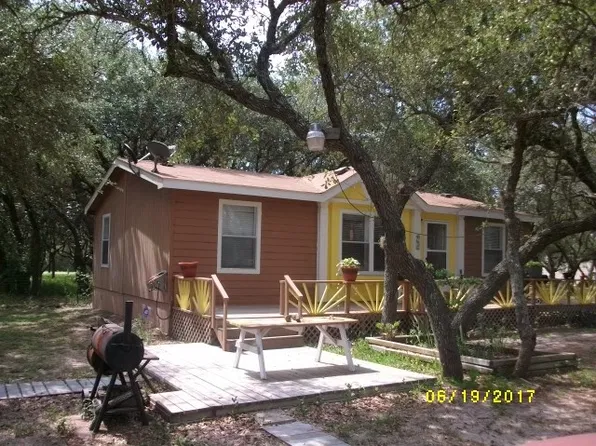 408 S Burton St, Rockport, TX 78382