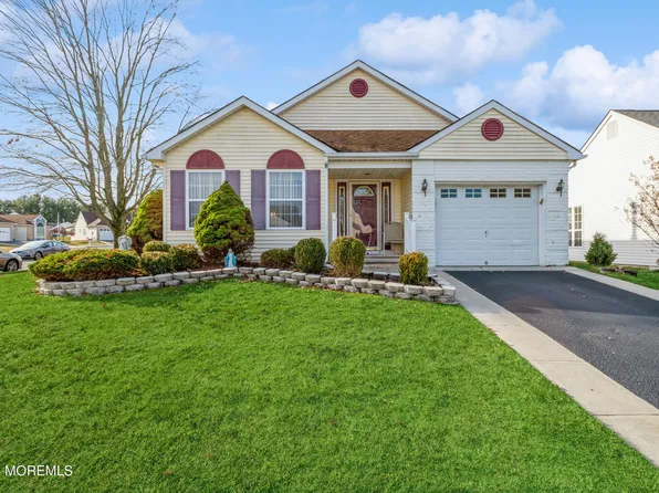 32 Lambert Way, Toms River, NJ 08757