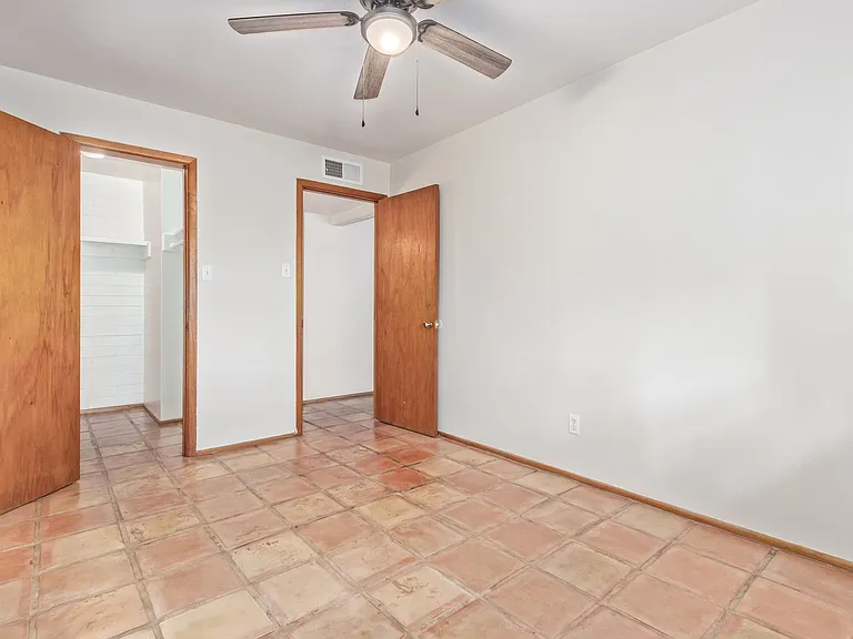 7153 N 57th Dr — Photo 18