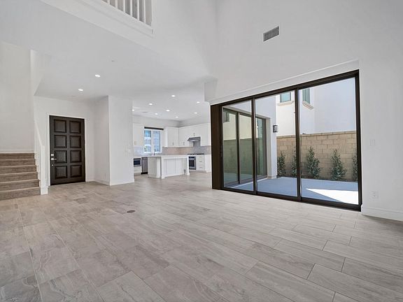 2nd image of 107 Lomita