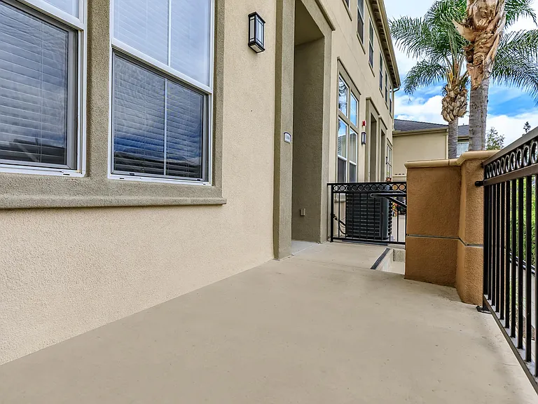 Bellecour Way Apartment Homes — Photo 41