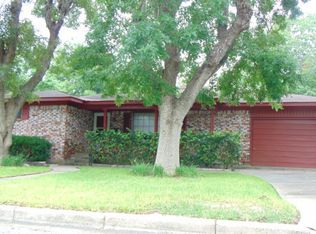 119 W 9th St, Hallettsville, TX 77984