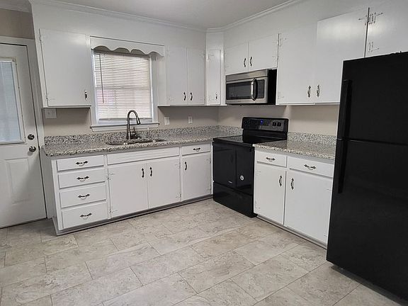 3rd image of 305 Highland Ave