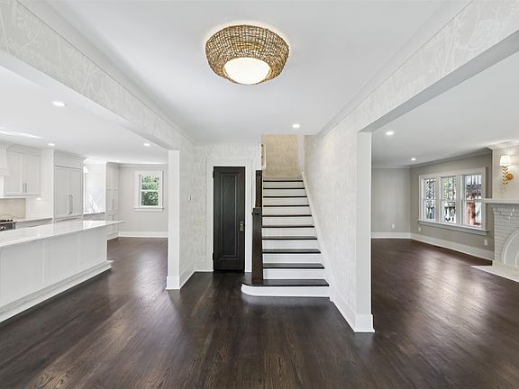 3rd image of 5723 Waterbury Cir