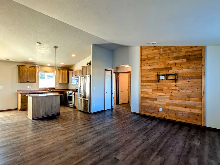 4610 Seville Dr — Photo 10