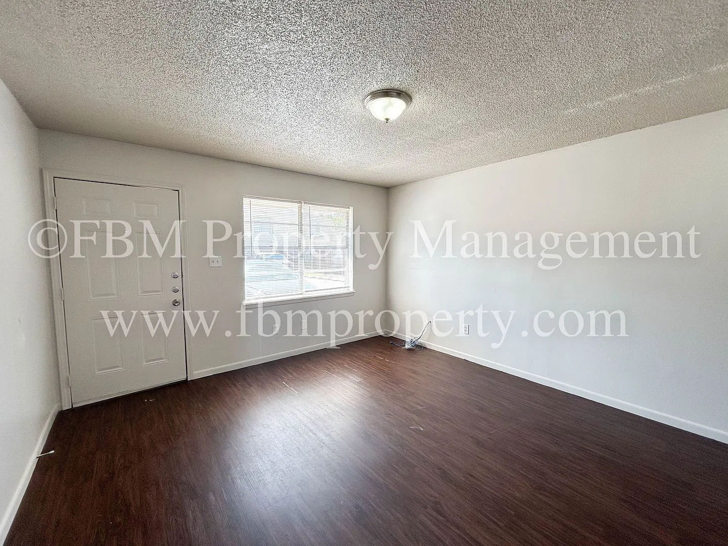 825 Tehuacana Dr — Photo 3