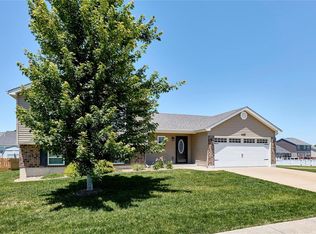 445 Prairie Creek Dr, Wentzville, MO 63385