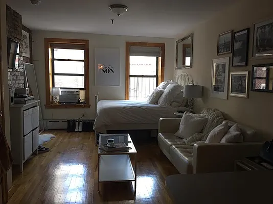 Rented by Peter Meskouris LREB | media 17