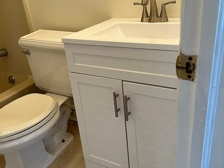 2023 Hickory Grove Rd #2023 — Photo 3