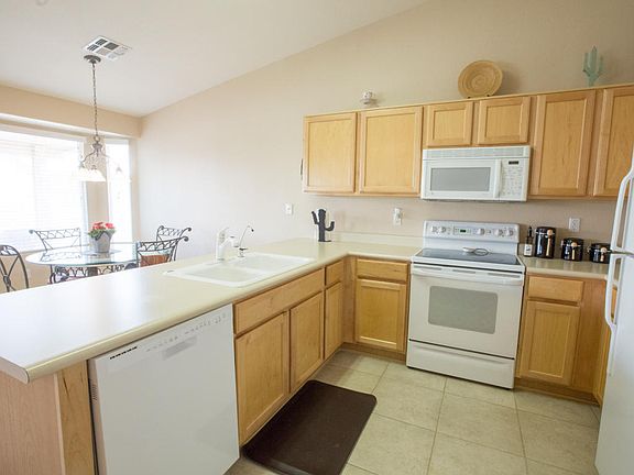 4th image of 1442 E Torrey Pines Ln