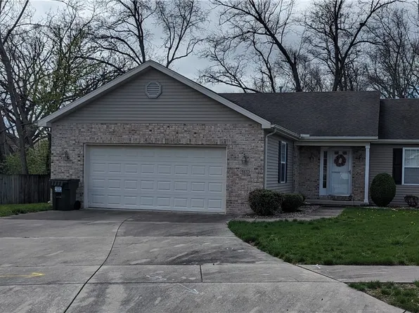 965 Briarwood Ct, Charleston, IL 61920