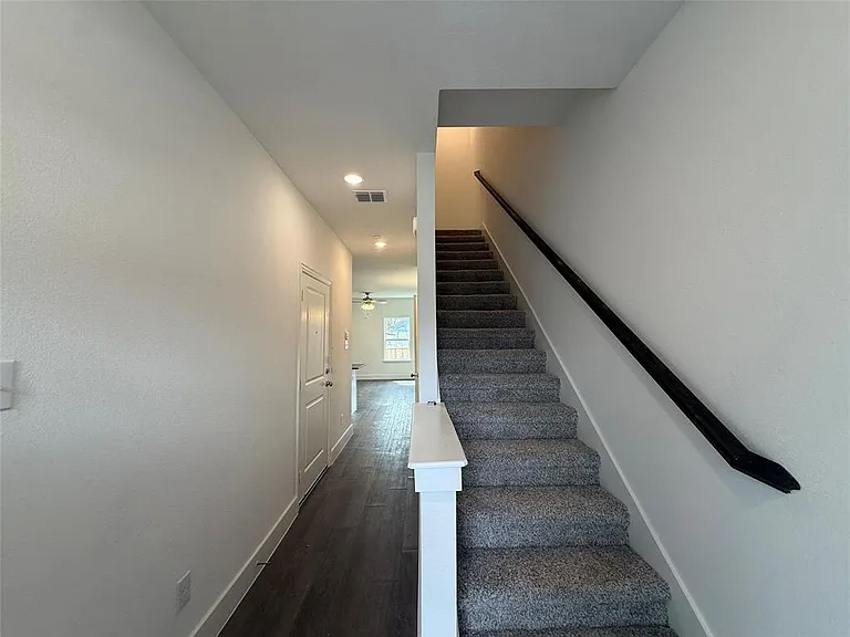 412 E 7th St #2 — Photo 1