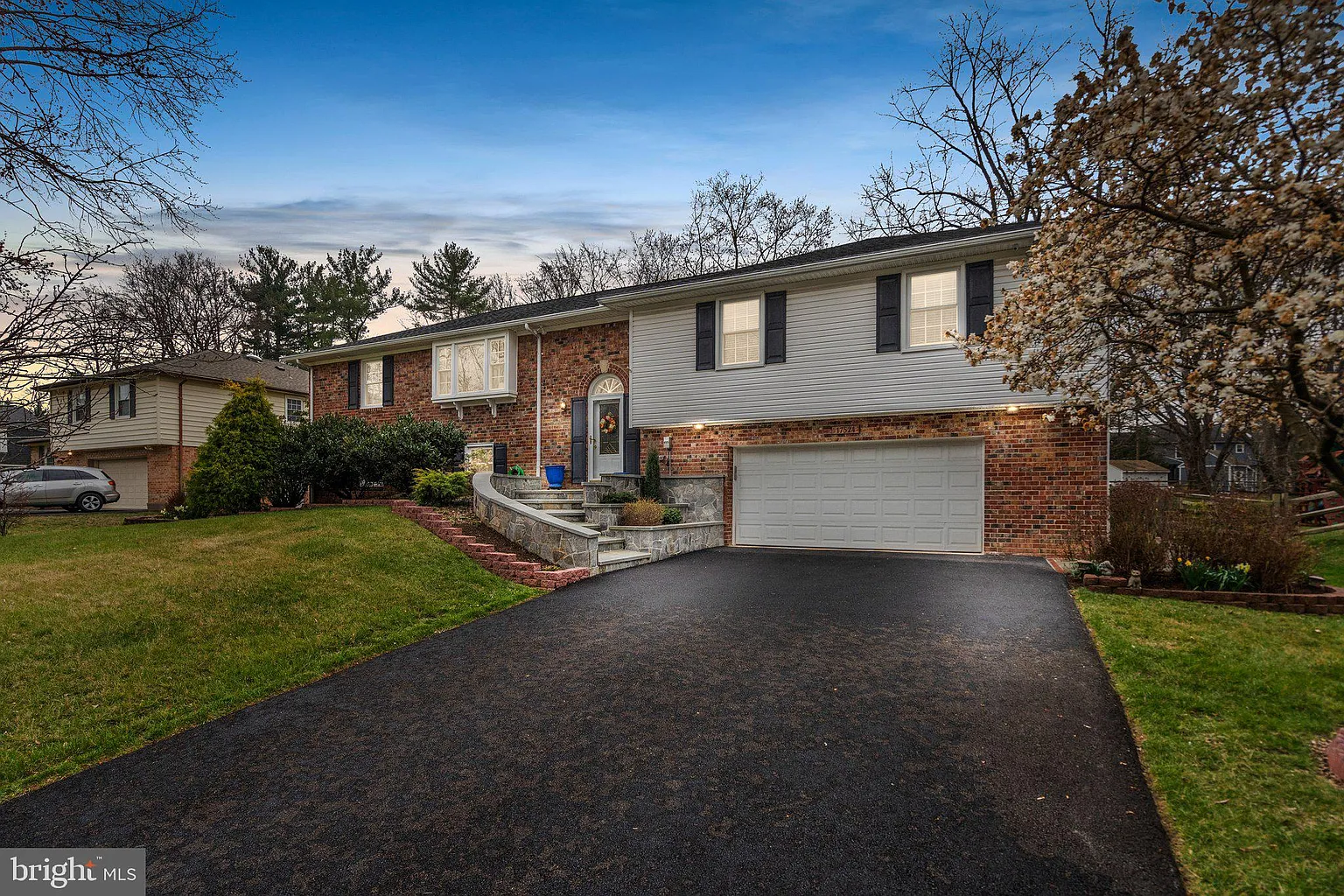 17524 Queen Elizabeth Dr photo 1