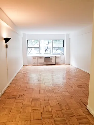 Rented by Mallan Real Estate Inc | media 26