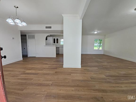 2nd image of 3915 Noel Pl