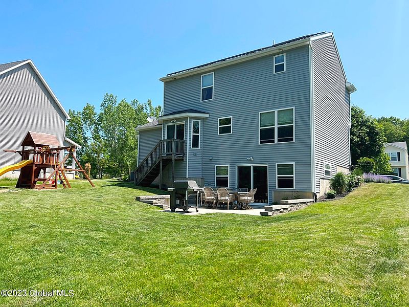 4th image of 909 Ridgeview Circle