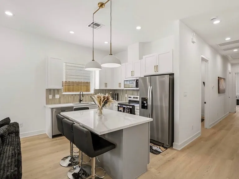 6528 Weston St — Photo 7
