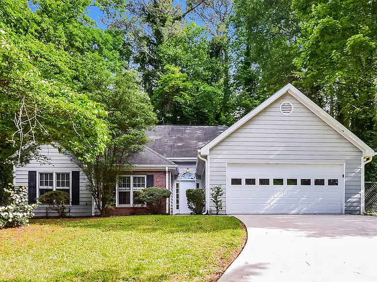 1204 Garden Path SE — Photo 1