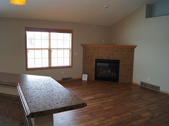 5th image of 3768 Avery Ln #A