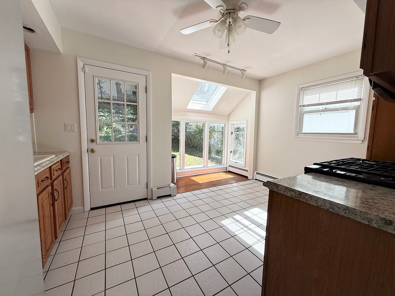 2 bed, 1238 sqft, $2,000 — Photo 2
