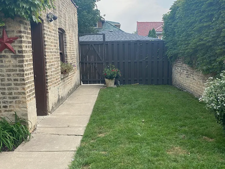 2539 W Coyle Ave — Photo 9