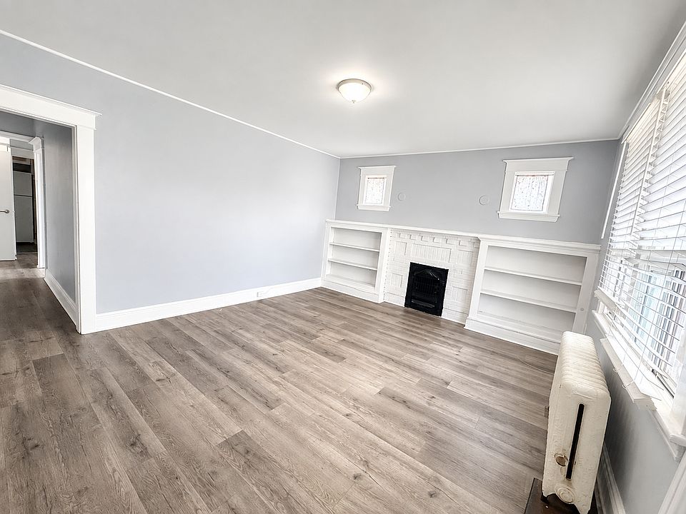 1st image of 831 Main St E #4