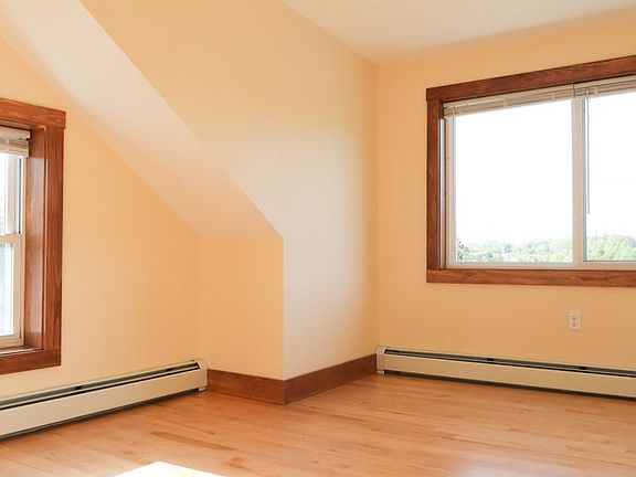 3rd image of 6 Chase St #1/2