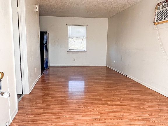 3rd image of 408 Sunset Ln #B