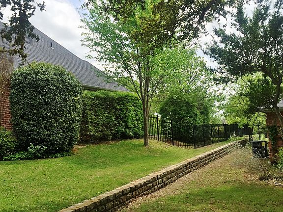 3rd image of 316 Blanco Cir