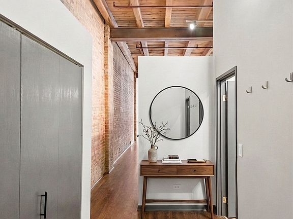 3rd image of 1733 W Irving Park Rd APT 213