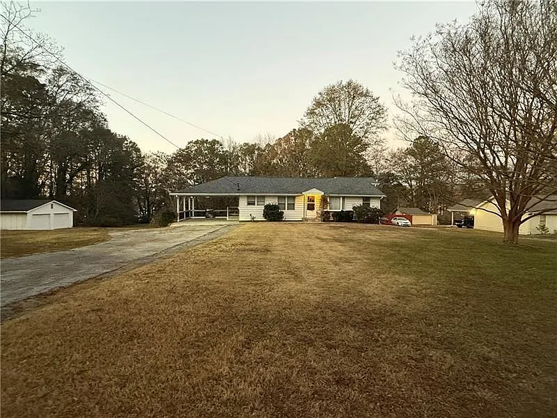 3 bed, 2.0 bath, 1336 sqft, $1,900 — Photo 2