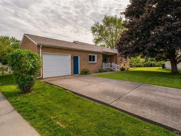 21 Niagara Cir, North Tonawanda, NY 14120