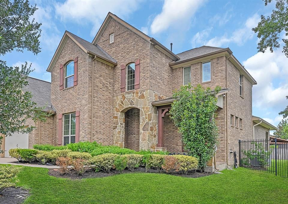 1st image of 62 Caprice Bend Pl